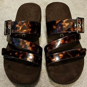 New without tags -brown tortoise vionic sandals